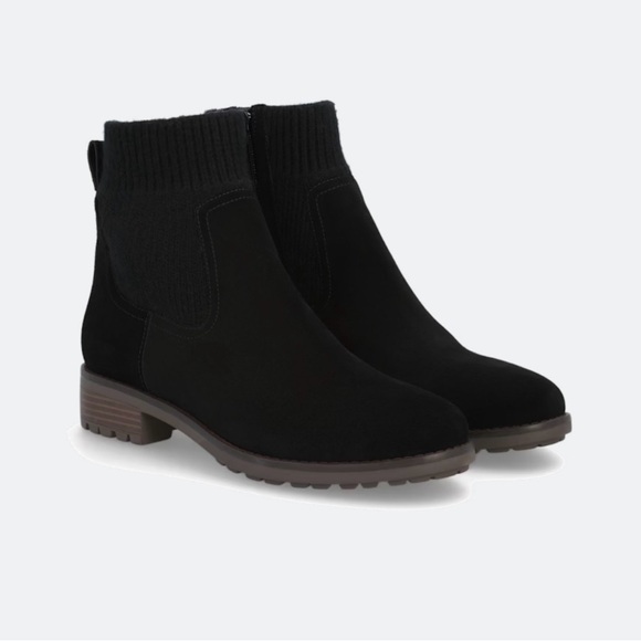 Elegant Black Ankle Booties - Picture 3 of 3